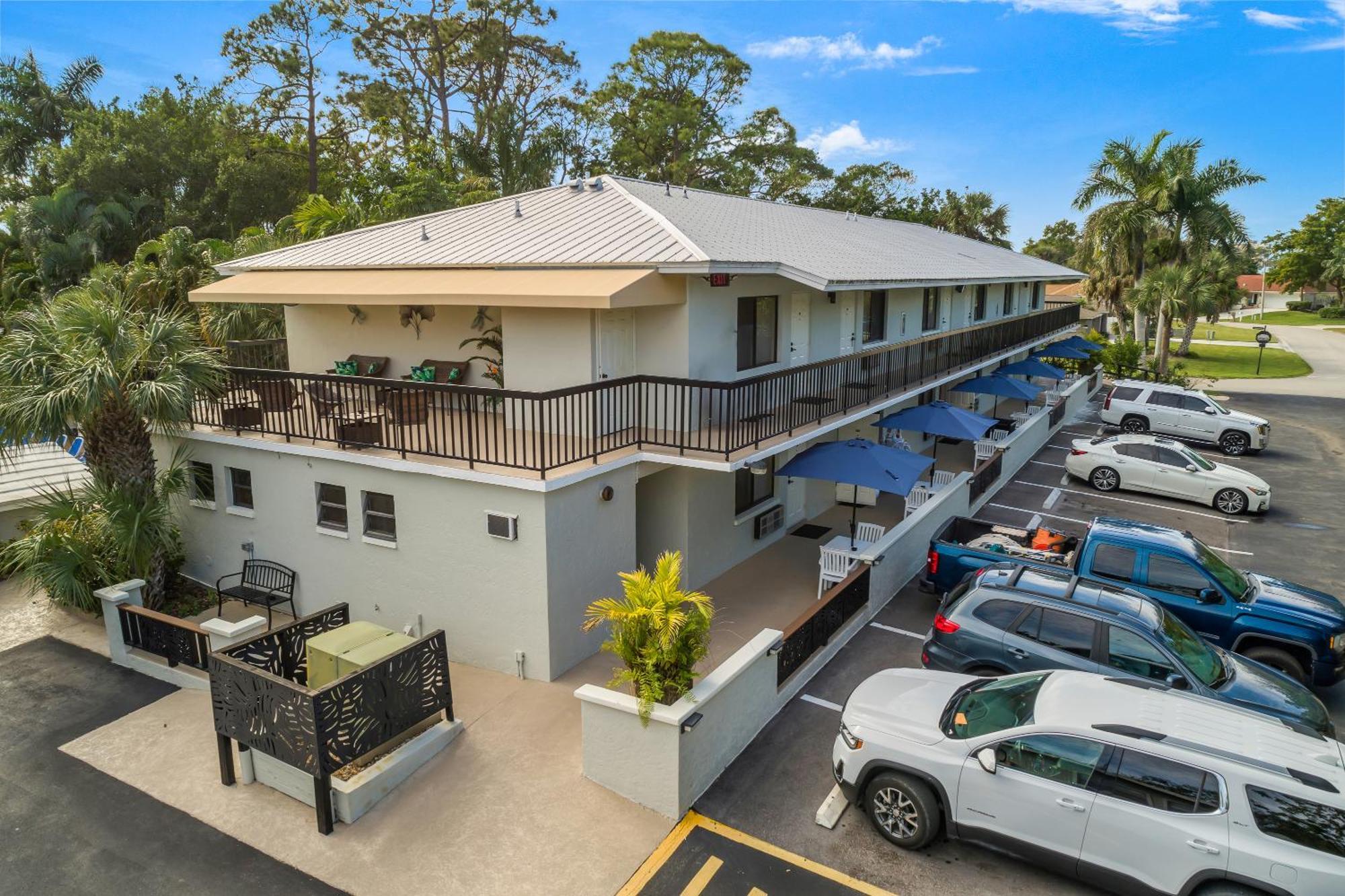 The Fairways Inn Of North Naples מראה חיצוני תמונה
