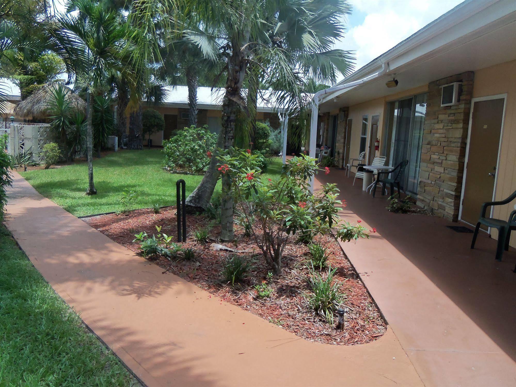 The Fairways Inn Of North Naples מראה חיצוני תמונה